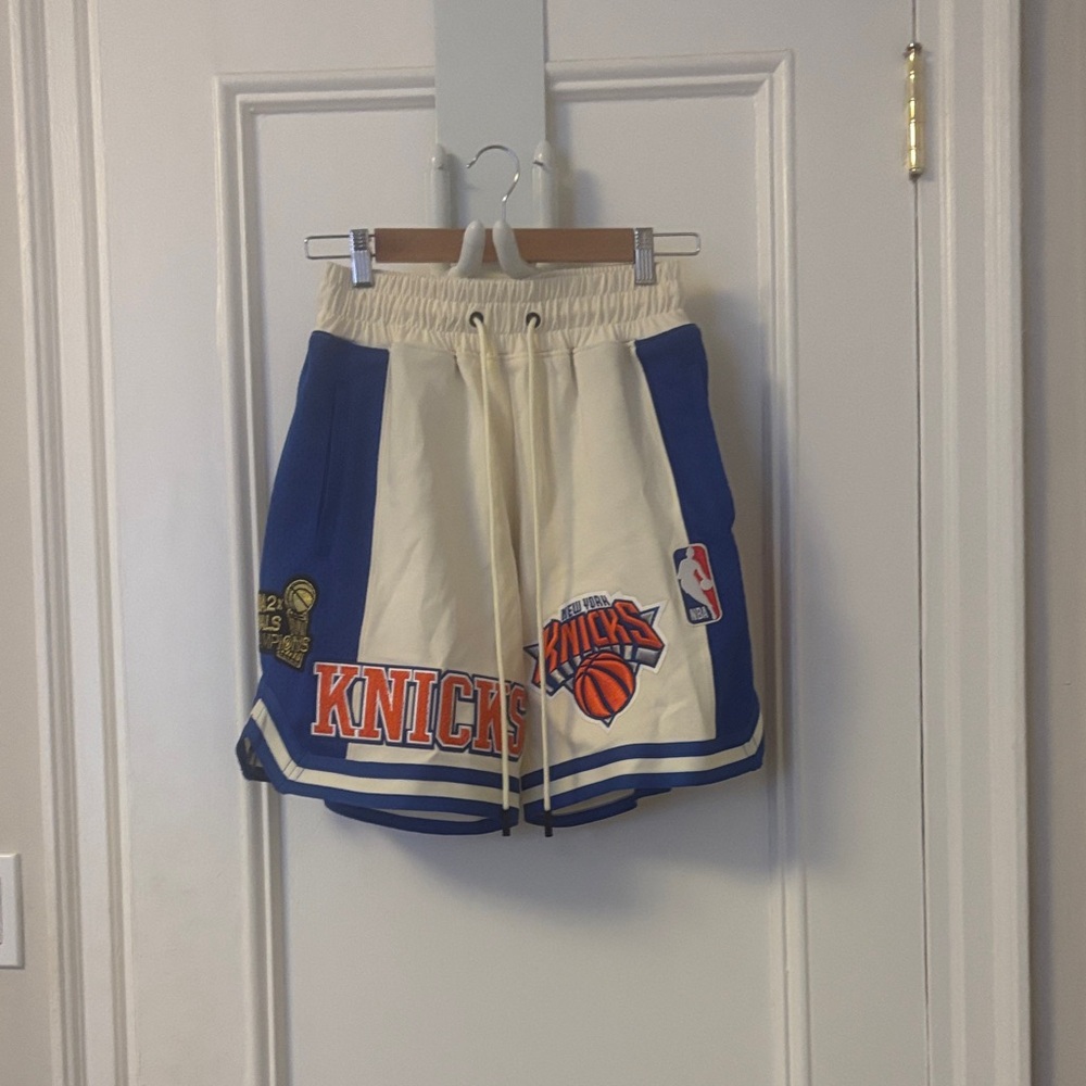 NBA NY knicks Shorts in Cream and Blue - Picture 11 of 14